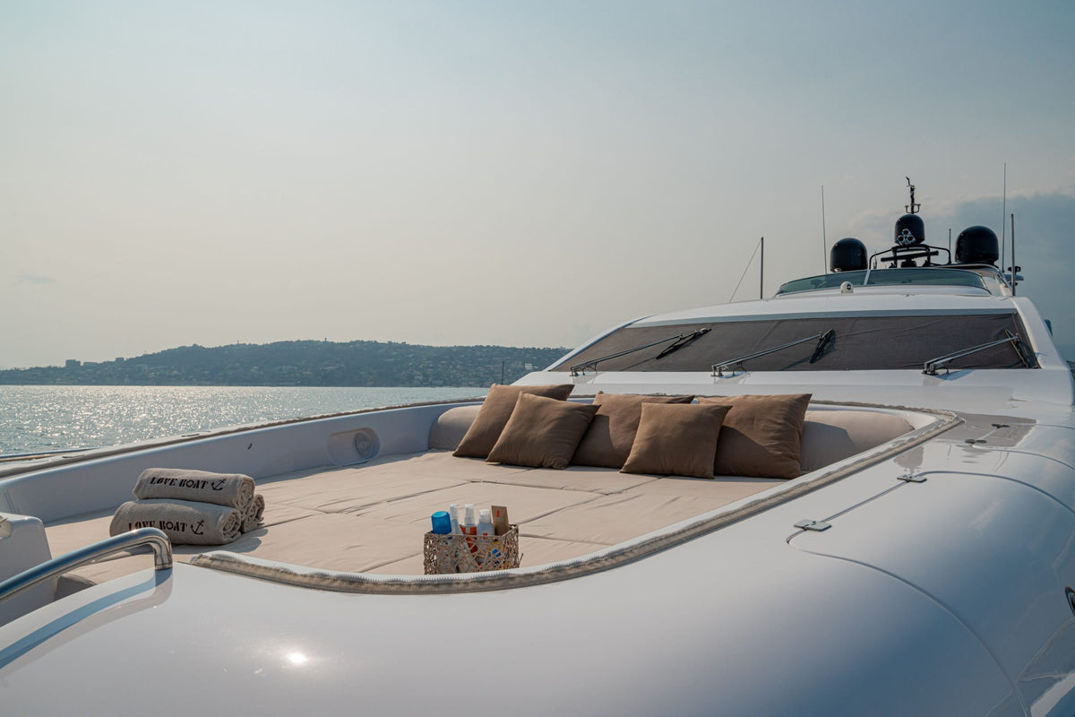 LOVE BOAT