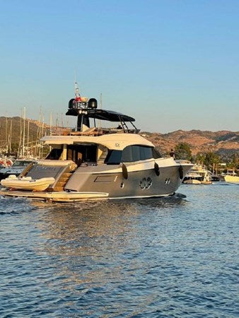 2019 MONTE CARLO YACHTS MCY 76 main photo