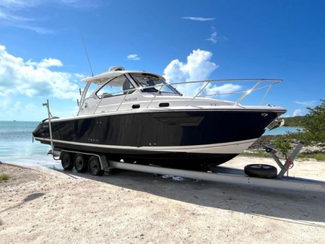 2017 PURSUIT 325 OS main photo
